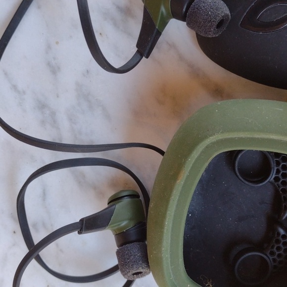 Jaybird Wireless Earbuds with Green and Black Case NWOT - Picture 3 of 3